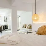 Thealos Santorini Pýrgos