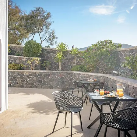 Thealos Santorini Pýrgos