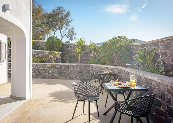 Thealos Santorini Pýrgos