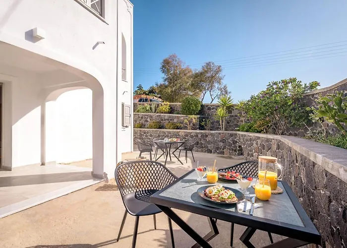 Thealos Santorini * Pýrgos