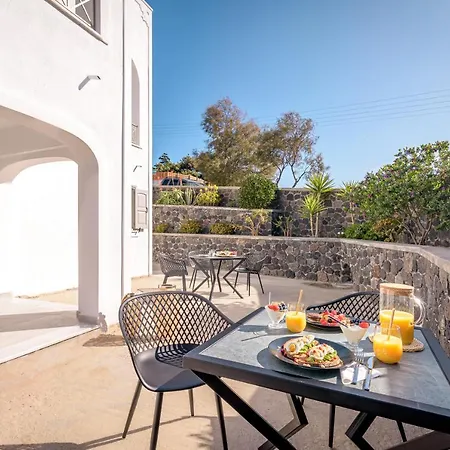 Thealos Santorini * Pýrgos