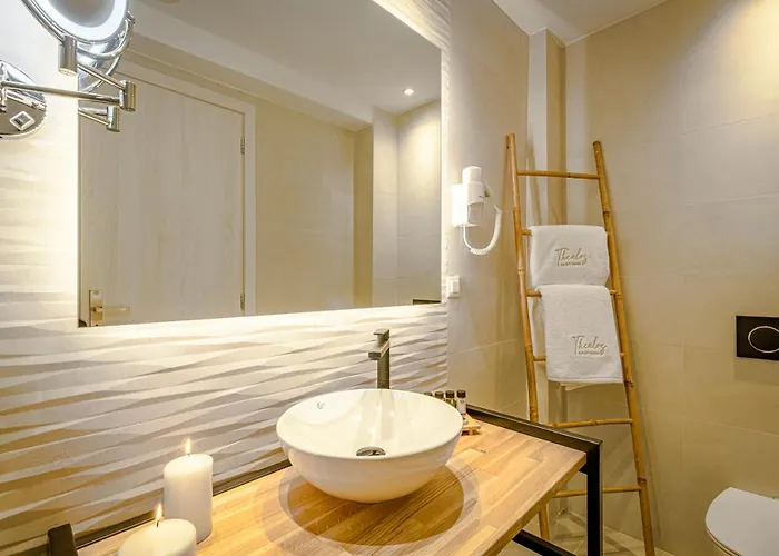 Thealos Santorini Pyrgos Kallistis